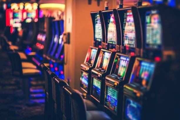 mpo77 platform interface showing slot games, live casino, and sportsbook sections
